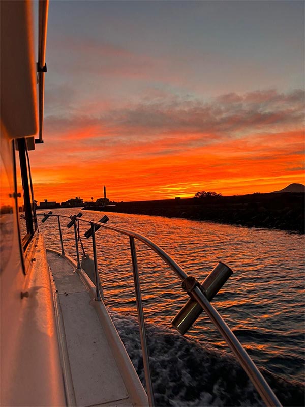 atardeceres en la manga desde un barco charter
